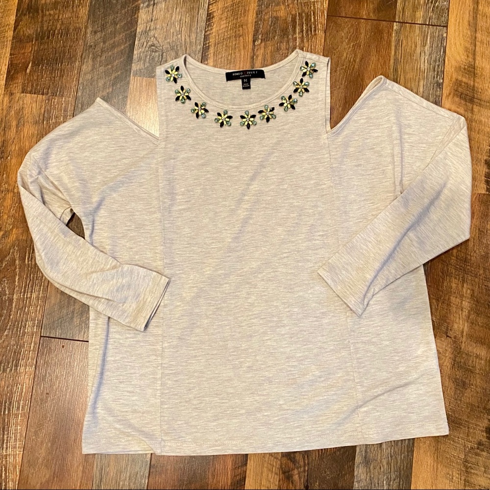 ROMEO + JULIET COUTURE Jeweled Neck Cold Shoulder - Picture 2 of 6